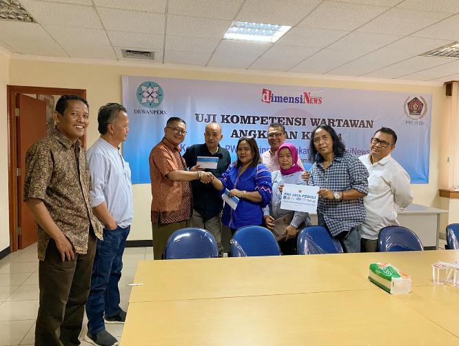 PWI Jaya Peduli Sampaikan Donasi bagi Korban Banjir di Jakarta